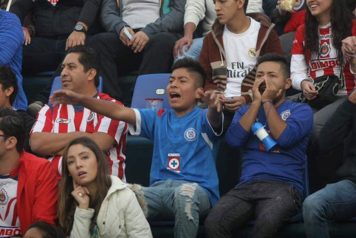 Los seguidores del Cruz Azul sufrieron más por las fallas de su equipo que por los aciertos de los rojiblancos. Foto: Valentina López, SinEmbargo