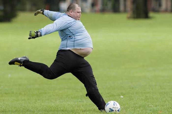 El futbol puede ser jugado prácticamente por todo mundo, pero esto no se refleja en las ligas existentes. Foto: Fat V