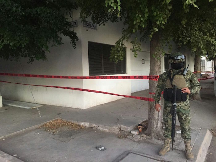 La casa donde "El Chapo" se resguardó permanece custodiada por militares. Foto: Especial SinEmbargo