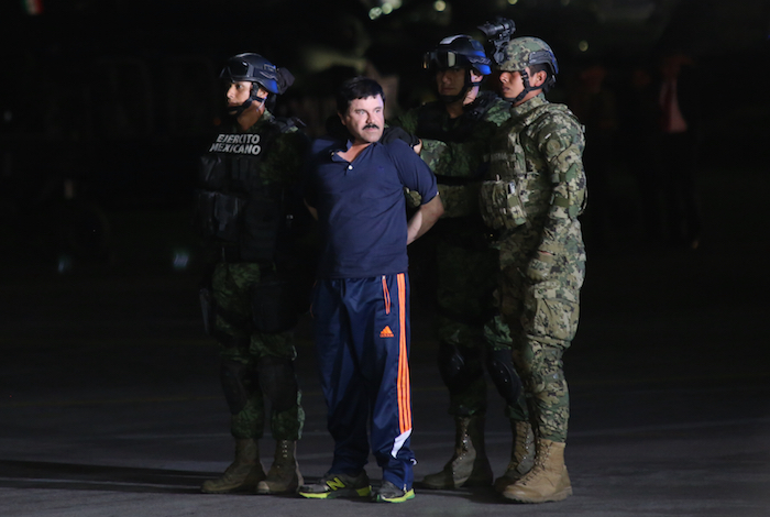 La Noche De Este Viernes Fue Presentado En El Hangar De La Pgr En El Aeropuerto De La Ciudad De México Joaquín el Chapo Guzmán Quien Fue Recapturado Esta Mañana Foto Francisco Cañedo Sinembargo