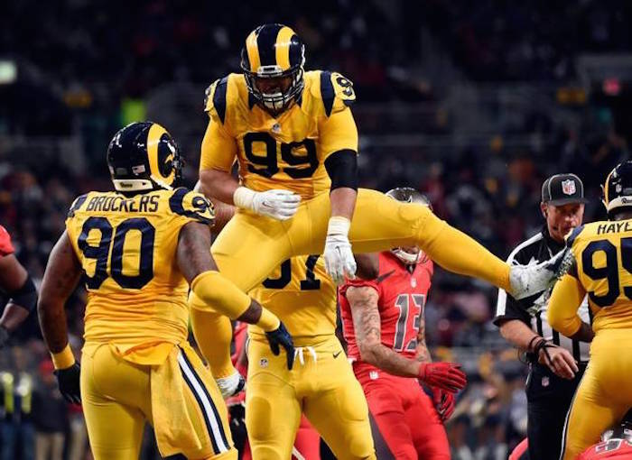 Los aficionados a los Rams en St. Louis no quedaron nada conformes con la salida del equipo. Foto: AP