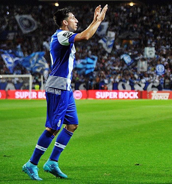 Herrera abrió el marcador con un golazo. Foto: @FCPorto