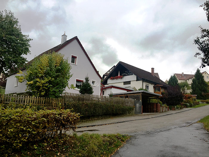 Casa frente a la fábrica de H&K. Esta región de Europa, entre Stuttgart y Zúrich, y entre Viena y Bruselas goza la mayor calidad de vida en el mundo