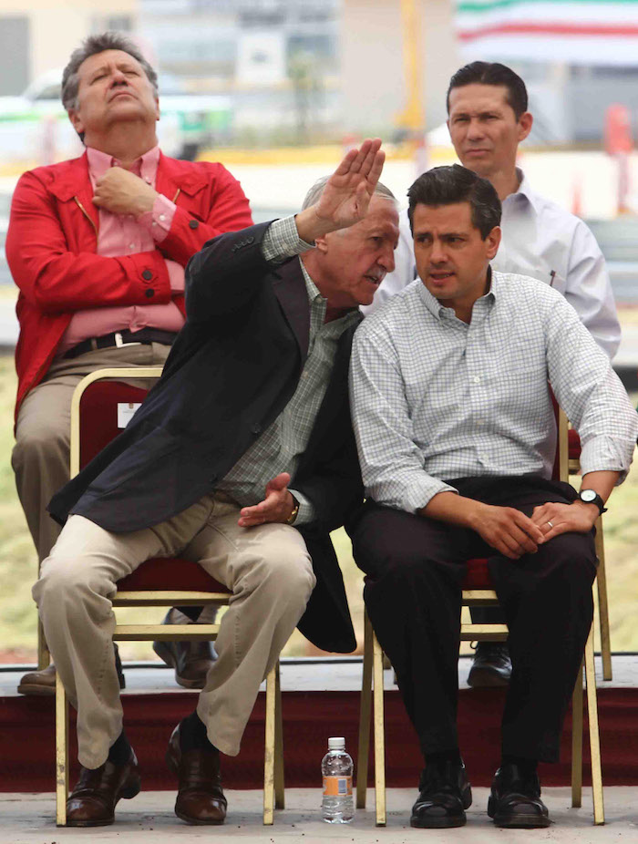 José Andres Oteyza Y Enrique Peña Nieto Entonces Gobernador Del Estado De México En Abril De Foto Cuartoscuro