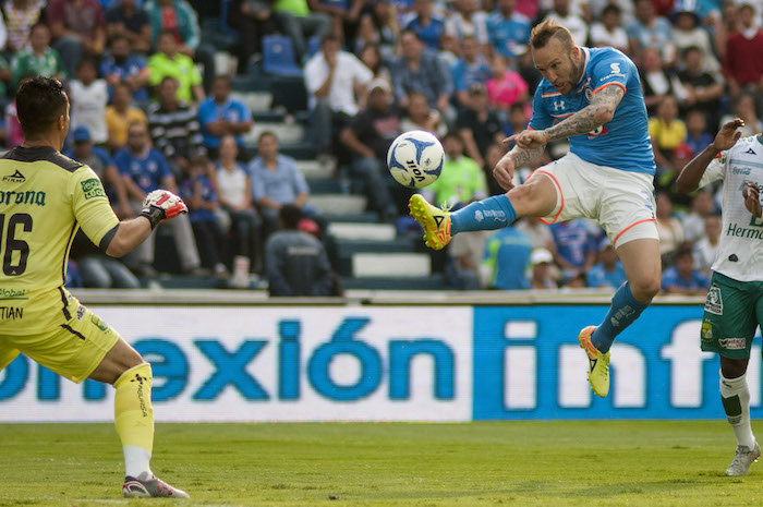 El nuevo año vino con broncas para el delantero celeste. Foto: Cuartoscuro