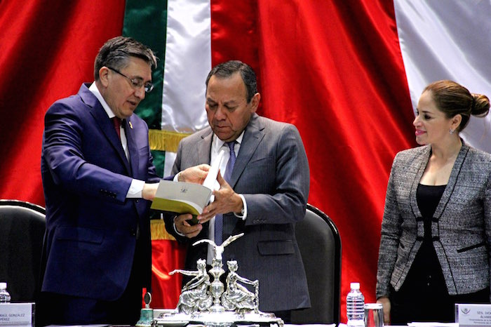 Luis Raúl González presentó hoy su informe de actividades de 2015 ante la Comisión Permanente del Congreso. Foto: Luis Barrón, SinEmbargo 