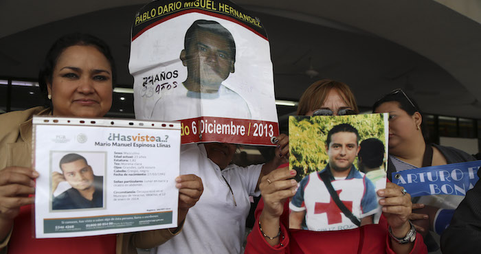 Los familiares de los jóvenes desaparecidos integraron el colectivo "Solecito", para demandar a las autoridades de todos los niveles que aclaren en destino de los estudiantes. Foto: Cuartoscuro