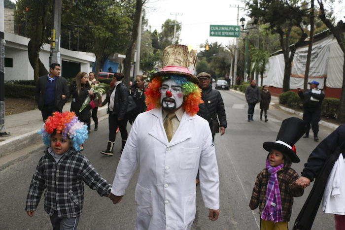 Familiares y amigos se movilizaron hoy en Cuajimalpa para recordar a las víctimas de la explosión en el hospital materno Contadero. Foto: Cuartoscuro 