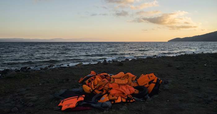 Chalecos Salvavidas Abandonados Por Los Inmigrantes Que Llegan a Través Del Mar Egeo a Las Costas Griegas Foro Efe