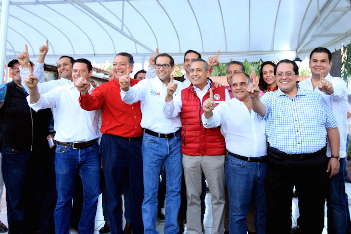 Manlio Beltrones Presidente Del Pri Nacional Realizo Una Visita Por El Estado Para Apoyar a Su Candidato a Gobernador Ignacio Peralta Durante La Honrado Electoral Foto Cuartoscuro