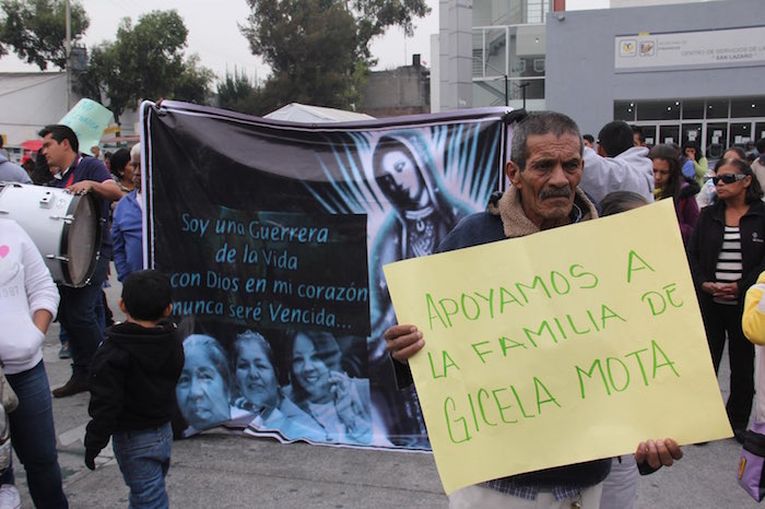 Decenas de personas exigen justicia por el asesinato de la ex Alcaldesa de Temixco, Gisela Mota. Foto: Luis Barrón, SinEmbargo