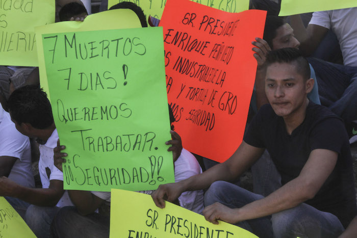 Trabajadores y dueños de tortillerías y molinos marcharon el día de ayer para exigir justicia por el asesinato de sus compañeros. Foto: Cuartoscuro