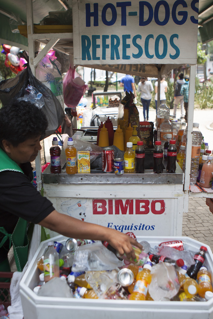 La investigación explica que las compras de bebidas libres de impuestos aumentaron un 4 por ciento. Foto: Cuartoscuro.