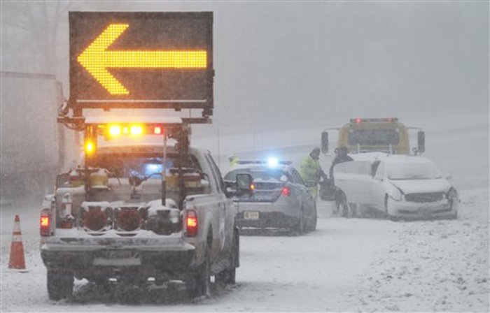 Carreteras Cubiertas De Nieve Provocan Accidentes Foto Ap