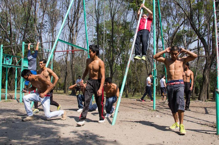 El Deporte En Barra Se Practica Sobre Todo En Los Barrios Populares Del Df Foto Luis Trejo