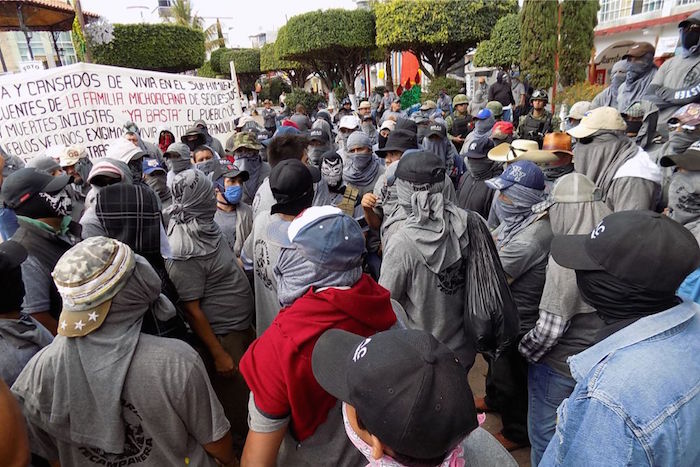 Pobladores De Teololoapan E Integrantes Del Movimiento Apaxtlense Adrián Castrejón maac Integraron Ayer El Grupo De Autodefensa Comunitaria Tecampanera Para Ir En Contra De La Familia Michoacana En Guerrero Foto El Sur