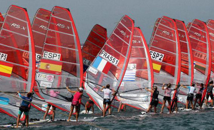 Los competidores de deportes acuáticos al aire libre estarán expuestos a mayor riesgo. Foto: EFE