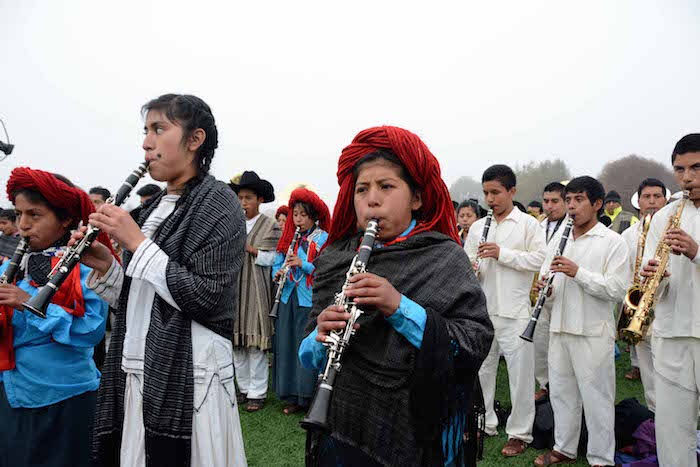 Las Comunidades Indígenas Que Aguardaban En El Estadio Se Preparaban Para Recibir Al Papa Francisco Con Música Y Danza Foto Cuartoscuro