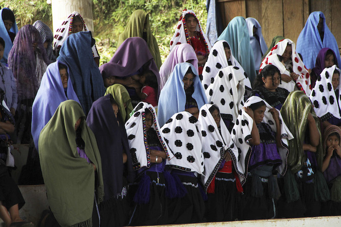 Indígenas sobrevivientes de la masacre de Acteal llevan a cabo una jornada de ayuno y oración en mayo 2014. Foto: Cuartoscuro