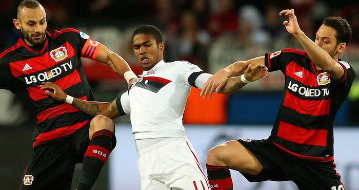 El Medio Campo Estuvo Lleno De Roces Durante Los Minutos Foto fcbayernes