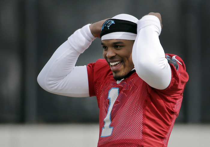 Desde sus inicios en la Liga, Newton demostró ser un quarterback diferente. Foto: AP