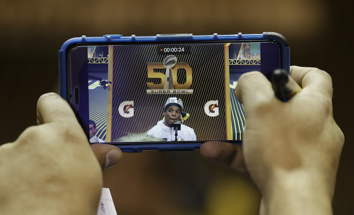 Una victoria el próximo domingo, colocaría a Newton dentro del selecto grupo de ganadores del super Bowl. Foto: AP