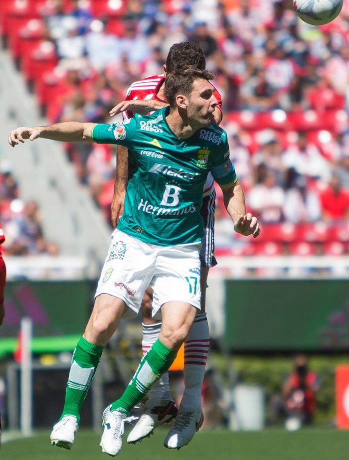 El capitán del León aprovechó el error del meta de Chivas. Foto: @clubleonfc