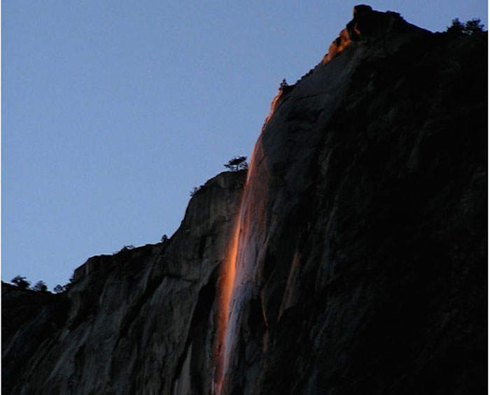 Horsetail fall [Cascada cola de caballo]. Este fenómeno ocurre cada mes de febrero durante diez días. Foto: Especial