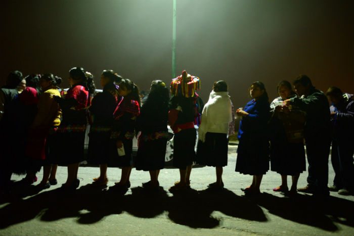 Desde La Madrugada Indígenas Tuvieron Que Ingresar a La Catedral De San Cristóbal Foto Cuartoscuro