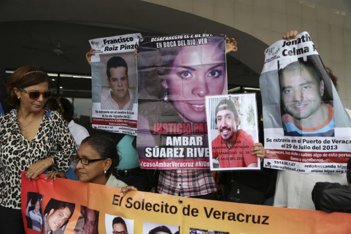 Los familiares de los jóvenes desaparecidos integraron el colectivo “Solecito”, para demandar a las autoridades de todos los niveles que aclaren en destino de los estudiantes. Foto: Cuartoscuro