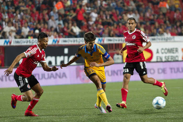 El joven carrilero de los Tigres confirmó que ha tenido pláticas con el club francés. Foto: Cuartoscuro