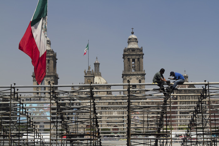 Las Gradas Para La Visita Del Papa Francisco En El Zócalo Se Encuentra Listas Foto Cuartoscuro