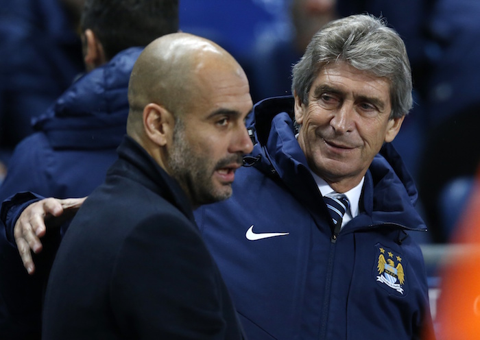 El Chileno Manuel Pellegrini Saluda a Pep Guardiola Durante Un Partido De La Liga De Campeones Entre Manchester City Y Bayern Múnich El De Noviembre Del En Manchester Foto Ap