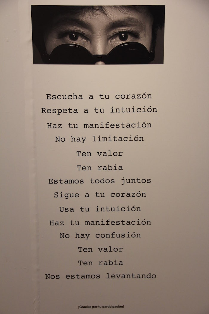 “Quiero pelear con ustedes para cambiar lo malo que está sucediendo en este país y lo hago a través de mi arte", declaró hoy Yoko Ono durante la presentación de su muestra en México. Foto: Luis Barrón, SinEmbargo 