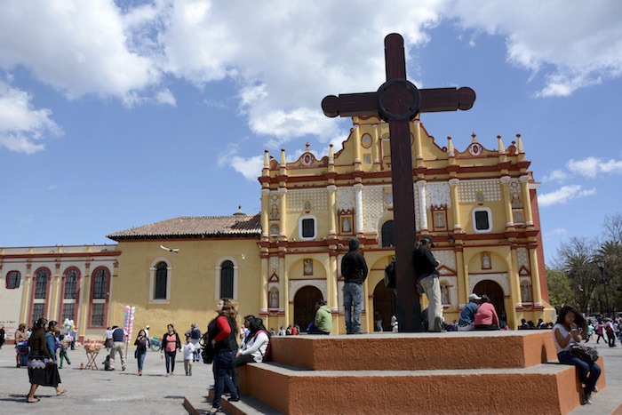 Los alrededores de la plaza de la paz en San Cristóbal de las Casas ya han sido resguardados por operativos de seguridad. Foto: Cuartoscuro