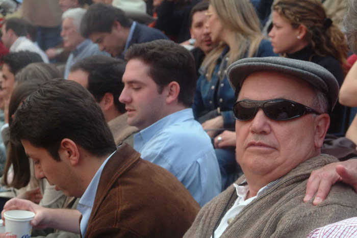 Onésimo Cepeda en los toros, en febrero de 2004, durante los días del escándalo de su amigo Carlos Ahumada. Foto: Cuartoscuro