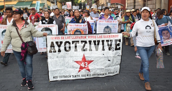 Marcha De Los Padres De Los Normalistas En La Ciudad De México Foto Valentina López Sinembargo