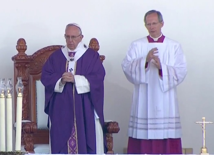 La escala del Papa en Morelia es una señal de que respalda completamente el programa pastoral de Suárez Inda y lo considera un modelo para que otros clérigos lo emulen. Foto: Especial.