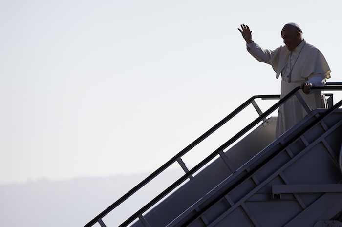 El Papa Francisco Arribó Al Aeropuerto De Tuxtla Gutiérrez a Las Horas Fue Recibido Por El Gobernador Del Estado Manuel Velasco Su Esposa Anahí Puente Y Por El Arzobispo De Tuxtla Gutiérrez Fabio Martínez Foto Ap