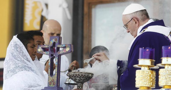 L Papa Francisco Celebraba El Lunes La Cultura De Indígena Mexicana Con Una Visita Al Estado De Chiapas Que Tiene Una Numerosa Comunidad Indígena Y Donde Tenía Previsto Presidir Una Misa En Tres Idiomas Nativos Gracias a Un Nuevo Decreto Vaticano Que Aprobó Su Uso En La Liturgia