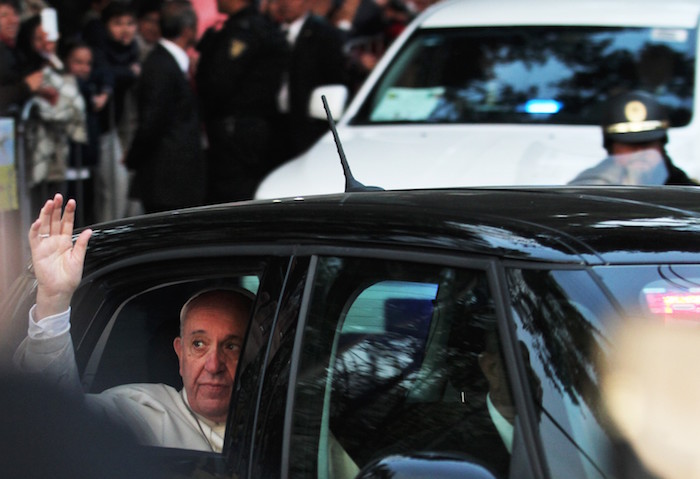 El Papa Francisco a su salida de la Nunciatura Apostólica en la Ciudad de México. Foto: Cuartoscuro.