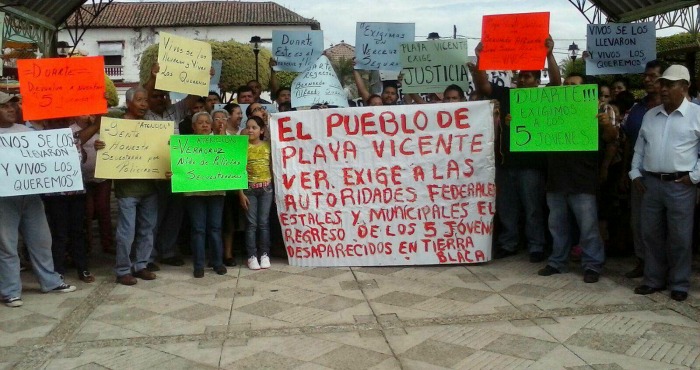 Familiares Enteras De Playa Vicente Se Alzaron En Protesta Y Activaron Movilizaciones Para Exigir Al Gobierno Del Estado La Aparición Con Vida De Cinco Jóvenes Secuestrados En Tierra Blanca Foto Cuartoscuroarchivo