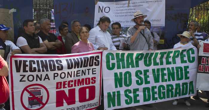 Vecinos De La Delegaciones Cuauhtémoc Y Miguel Hidalgo Se Concentraron Frente Al Museo De Arte Moderno Para Protestar En Contra Del Mega Proyecto Del Tren Interurbano La Privatización De Espacios Públicos En El Bosque De Chapultepec Y De La Construcción De Una Mega Rueda De La Fortuna En La Feria De Chapultepec Ya Que Ellos Consideran Que Estas Obras Ponen En Peligro Uno De Los Pulmones De La Ciudad Que Son Los Espacios Verdes De Chapultepec Foto MoisÉs Pablo cuartoscuro