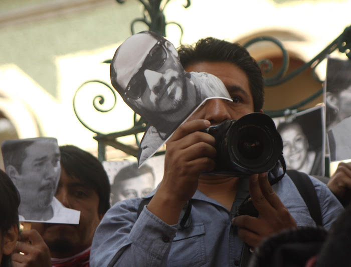 Reporteros protestan por sus colegas asesinados. Foto: Valentina López, SinEmbargo 