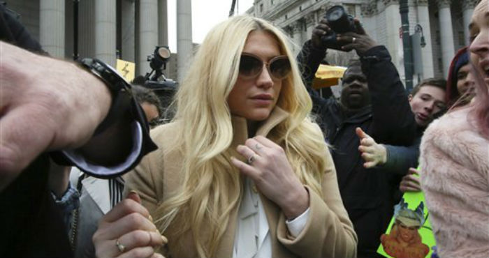 La cantante saliendo del tribunal el viernes pasado. Foto: AP