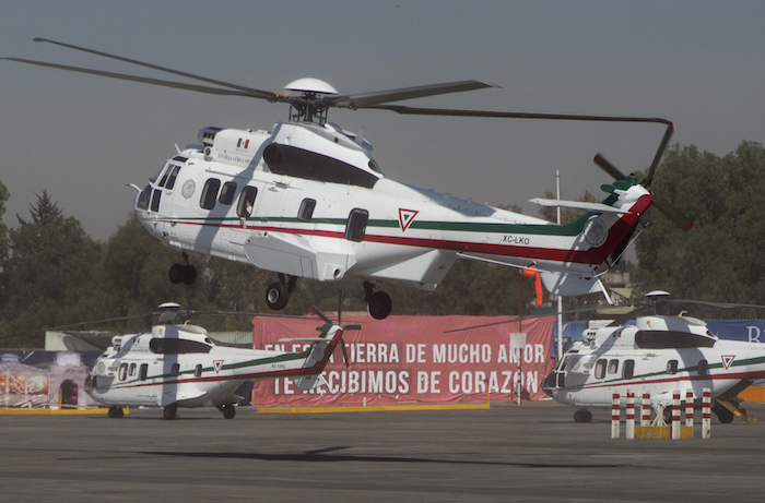 El Papa Francisco Saluda Desde La Ventana De Su Helicóptero Al Llegar a Ecatepec Foto Ap