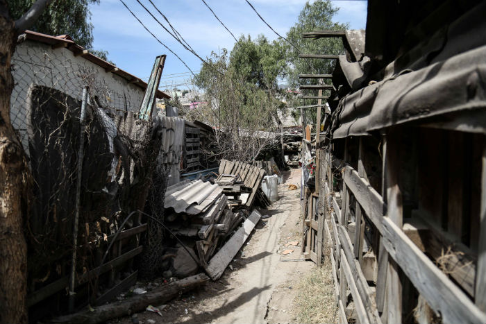 Una zona irregular rodeada de ductos de todo tipo. Foto: Francisco Cañedo, SinEmbargo