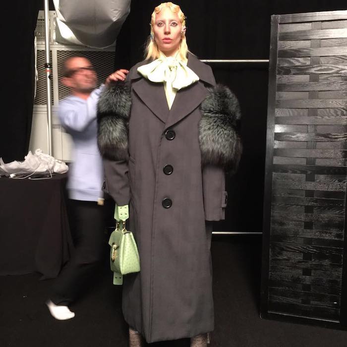 Lady Gaga Preparándose Para La Pasarela Foto Twitter Vía themarcjacobs