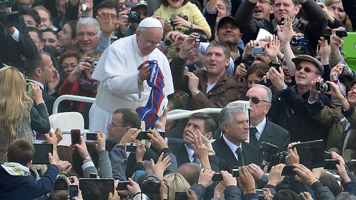 Es Por Todos Conocida La Afición Al Futbol Del Papa Foto Efe