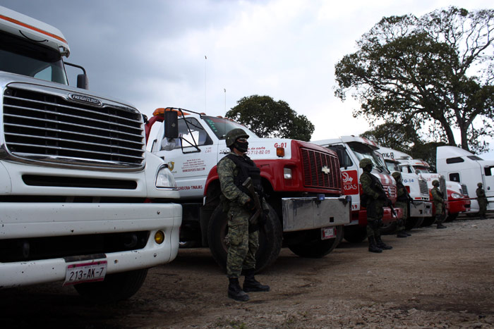 Tractocamiones Y Cisternas Para Transportar Combustible Decomisadas a Delincuentes En Veracruz Foto Cuartoscuro